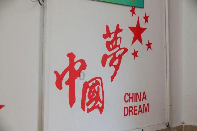 逃离老旧温泉社